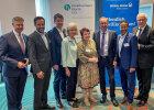 Gruppenfoto mit Teilnehmerinnen und Teilnehmern, u.a. Innenstaatssekretär Sandro Kirchner und Wirtschaftsminister Hubert Aiwanger