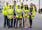 Gruppenbild mit Innenstaatssekretär Sandro Kirchner, Präsident der Landesverkehrswacht Bernd Sibler, Vorsitzende des ADAC Verkehrssicherheitskreises Thomas Dill, Ministerialrätin Maria Wilhelm als Vertreterin des Kultusministeriums