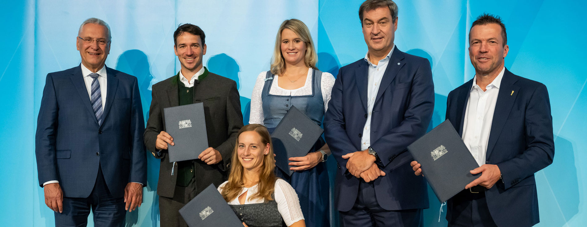 Gruppenfoto: Söder und Herrmann mit Botschaftern