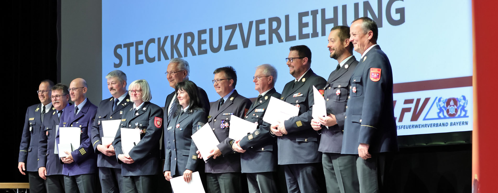 Gruppenfoto: Herrmann mit Geehrten