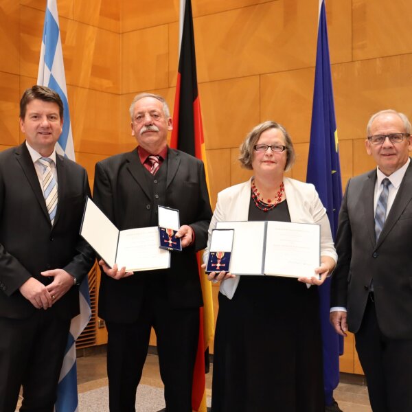 Kirchner, Ehmann und Geehrte mit Auszeichnung