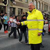 Innenminister Joachim Herrmann als Schulweghelfer (Archiv)