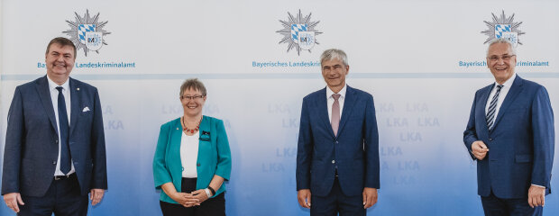 Gruppenfoto mit Sandlers, Limmer, Pickert und Innenminister Herrmann